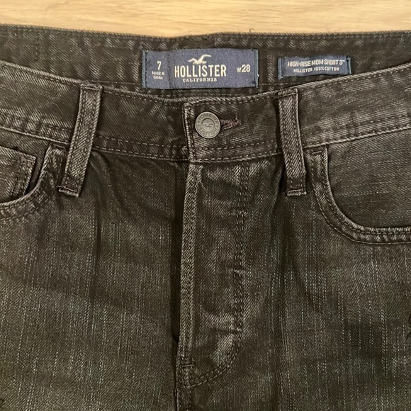 Hollister High Rise Mom Short 3” - Picture 3 of 4